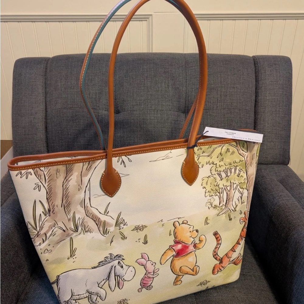 Disney 2022 Winnie the Pooh Tote Bag - Dooney & Bourke: Brown and Cream